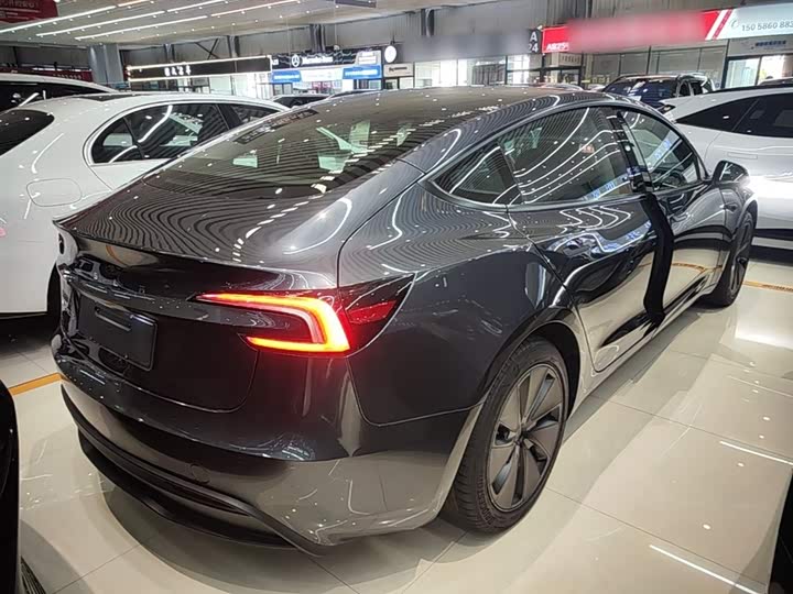 Фото 7 - Tesla Model 3