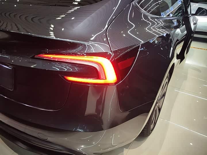 Фото 8 - Tesla Model 3
