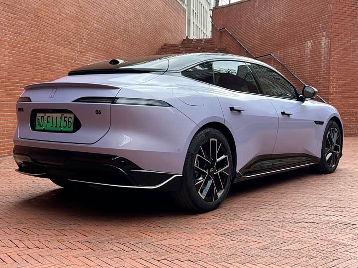 2025 Avatr 06