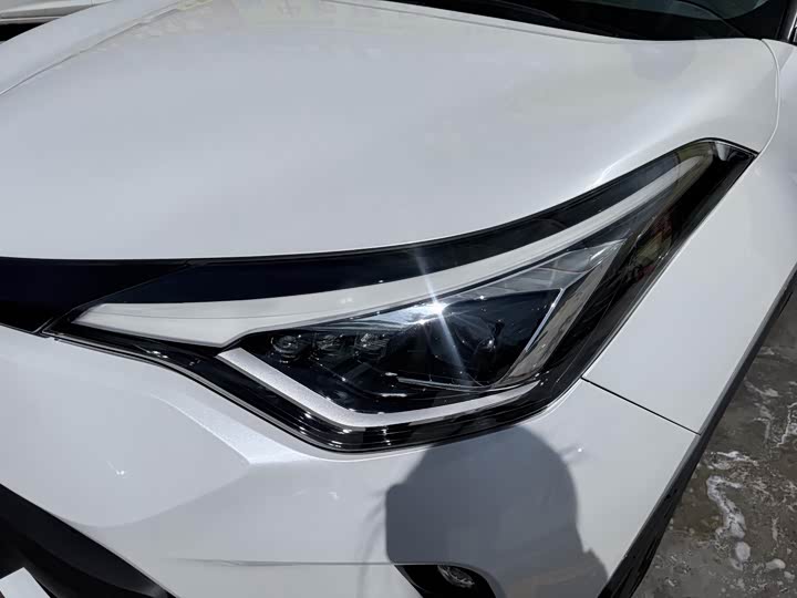 Фото 6 - Toyota C-HR