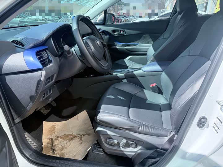 Фото 9 - Toyota C-HR