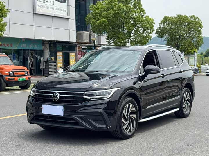 Volkswagen Tiguan L Pro 2025 2025款 出众款 300TSI 自动两驱龙腾版