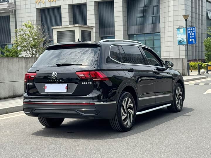 Volkswagen Tiguan L Pro 2025 2025款 出众款 300TSI 自动两驱龙腾版