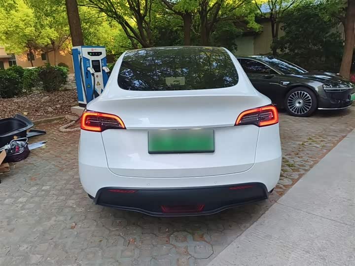 Фото 6 - Tesla Model Y