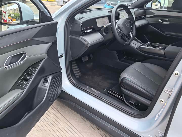 Zdjęcie 9 - BYD Qin L