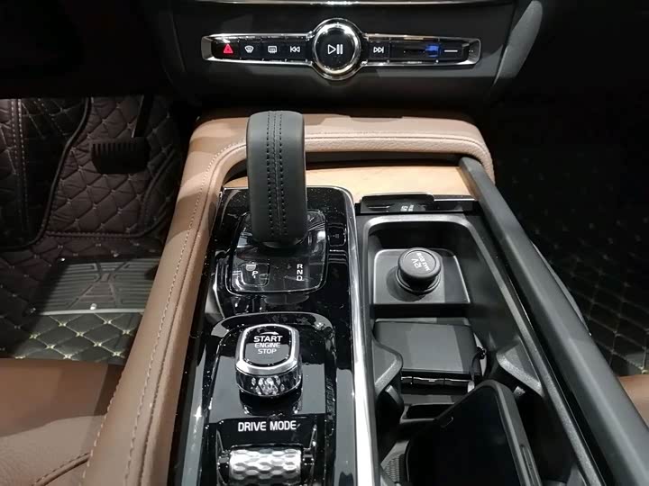 Фото 11 - Volvo S90