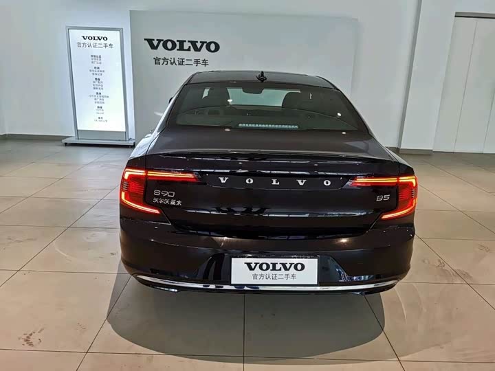 Фото 4 - Volvo S90