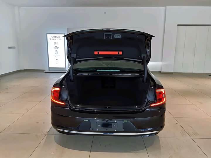 Фото 8 - Volvo S90