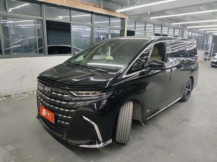 Фото 1 - Toyota Alphard