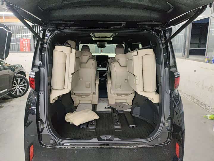 Фото 5 - Toyota Alphard