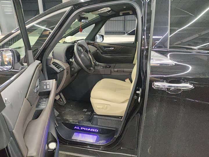 Фото 6 - Toyota Alphard