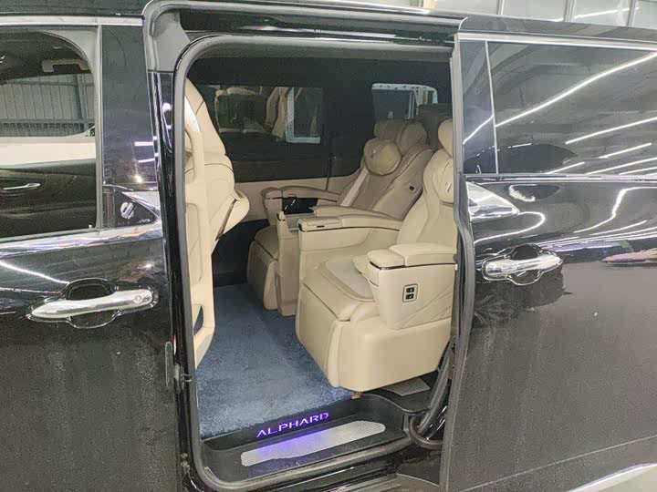 Фото 7 - Toyota Alphard