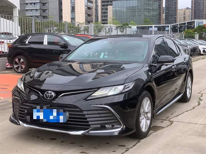 Фото 1 - Toyota Camry