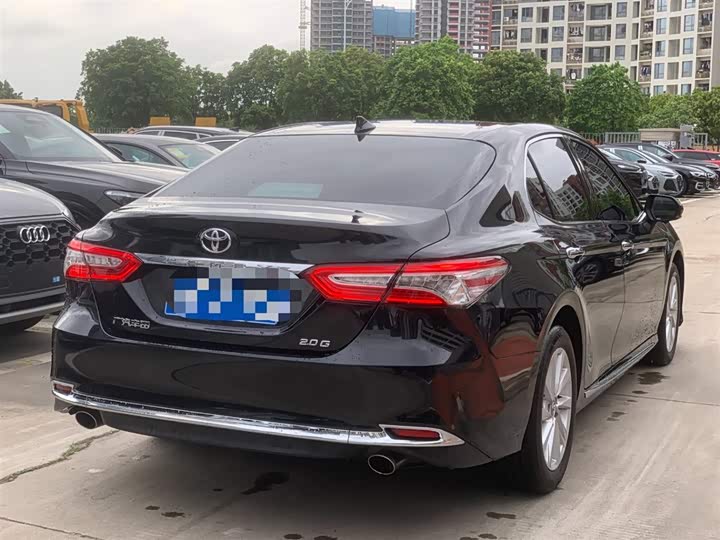 Фото 3 - Toyota Camry