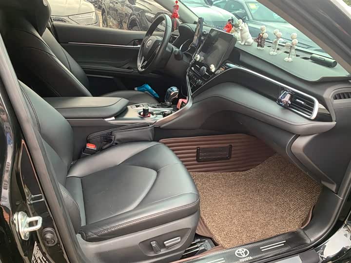 Фото 7 - Toyota Camry