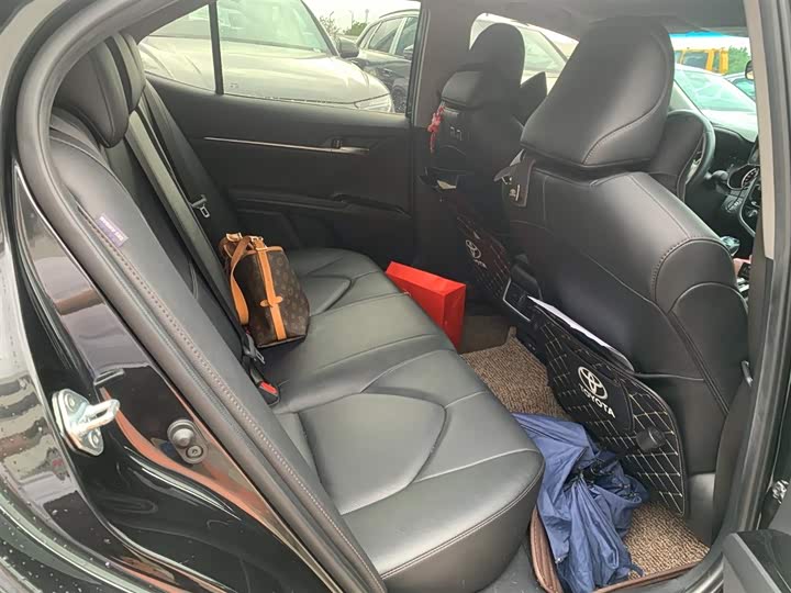 Фото 9 - Toyota Camry