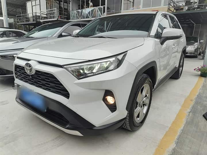 Photo 2 - Toyota RAV4