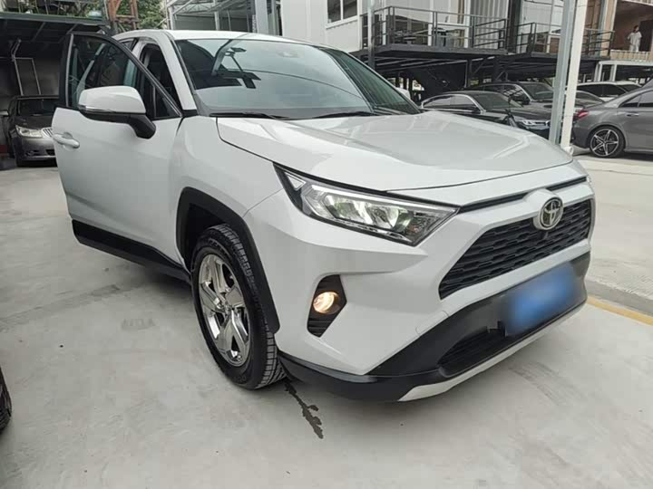 Photo 4 - Toyota RAV4