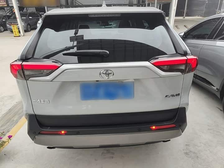 Photo 6 - Toyota RAV4