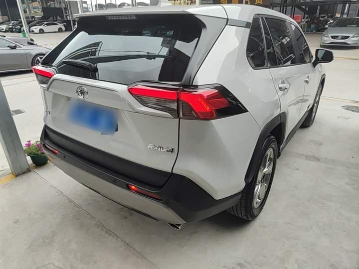 Photo 7 - Toyota RAV4