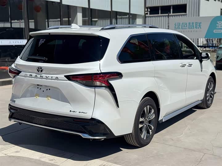 Toyota Granvia 2026 2026款 2.5L混动 尊贵PLUS四驱版