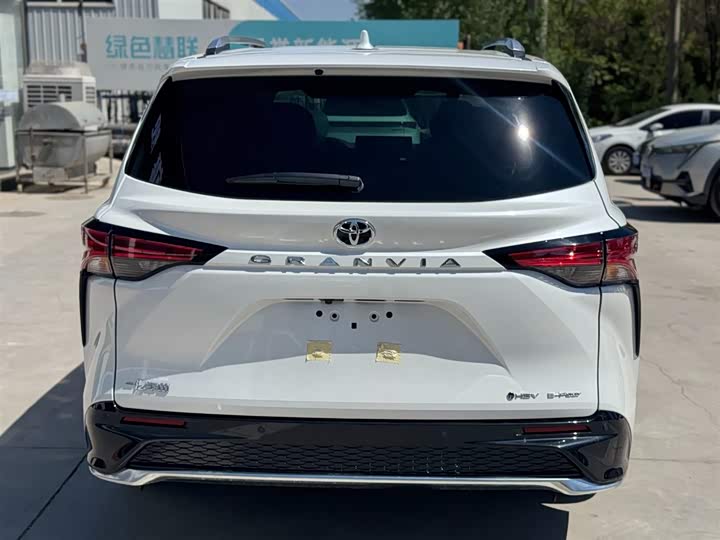 Toyota Granvia 2026 2026款 2.5L混动 尊贵PLUS四驱版