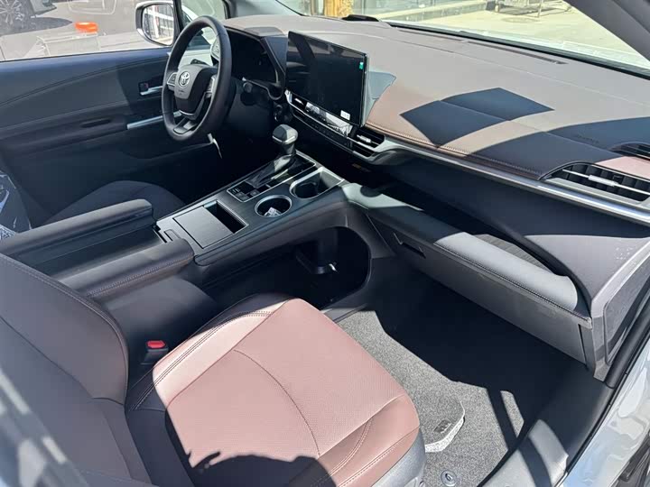 Toyota Granvia 2026 2026款 2.5L混动 尊贵PLUS四驱版