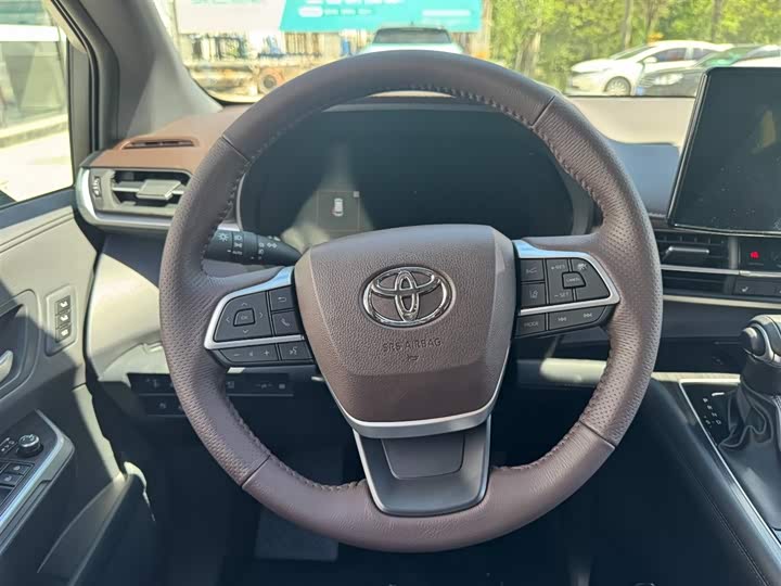 Toyota Granvia 2026 2026款 2.5L混动 尊贵PLUS四驱版