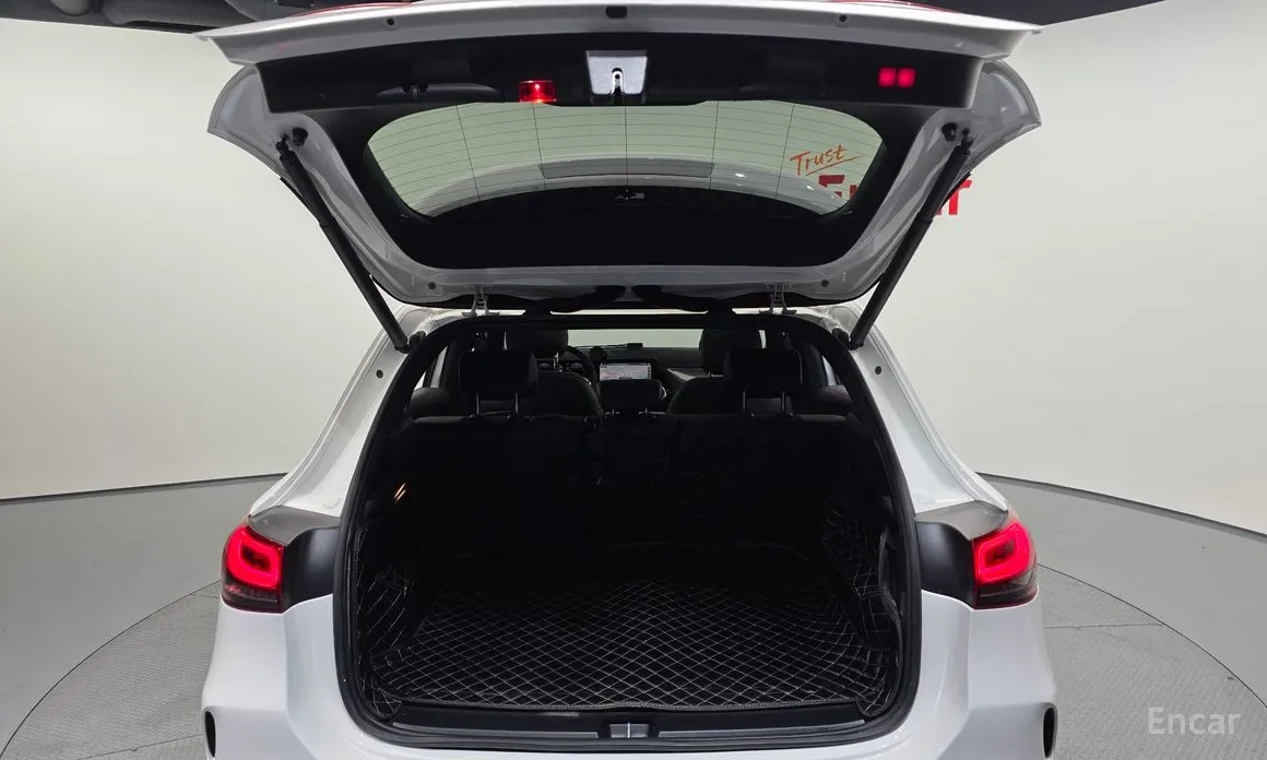 Фото 20 - Mercedes-Benz GLA-Class