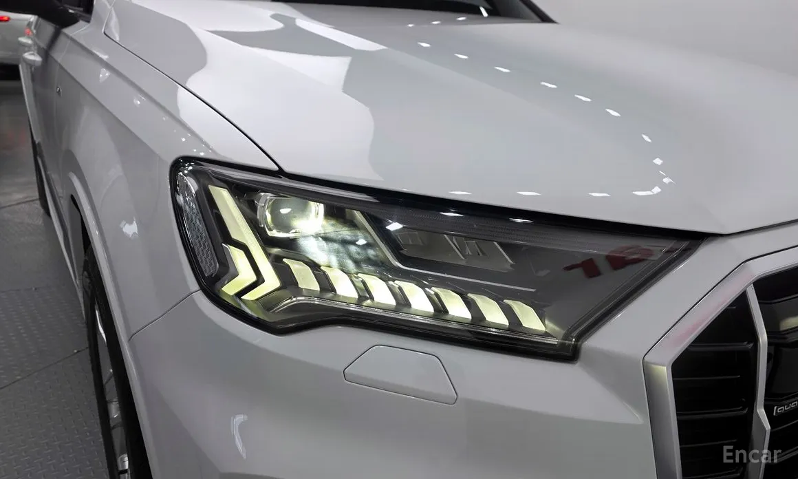 Фото 22 - Audi Q7