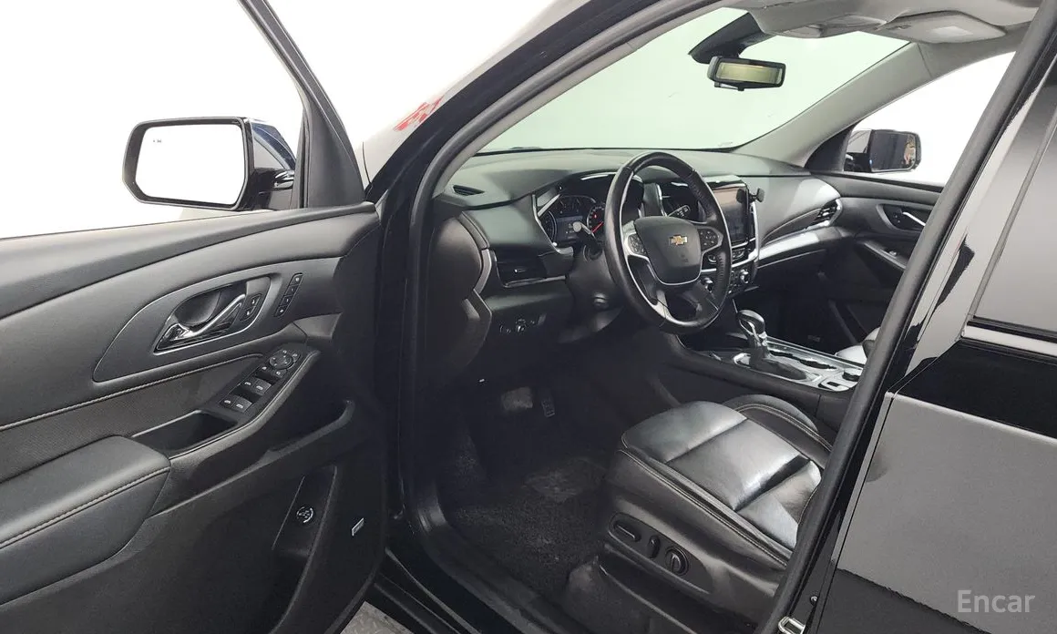 Photo 10 - Chevrolet Traverse