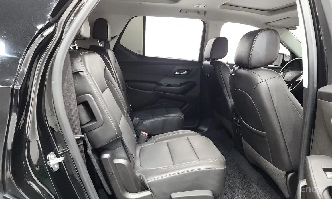 Photo 11 - Chevrolet Traverse