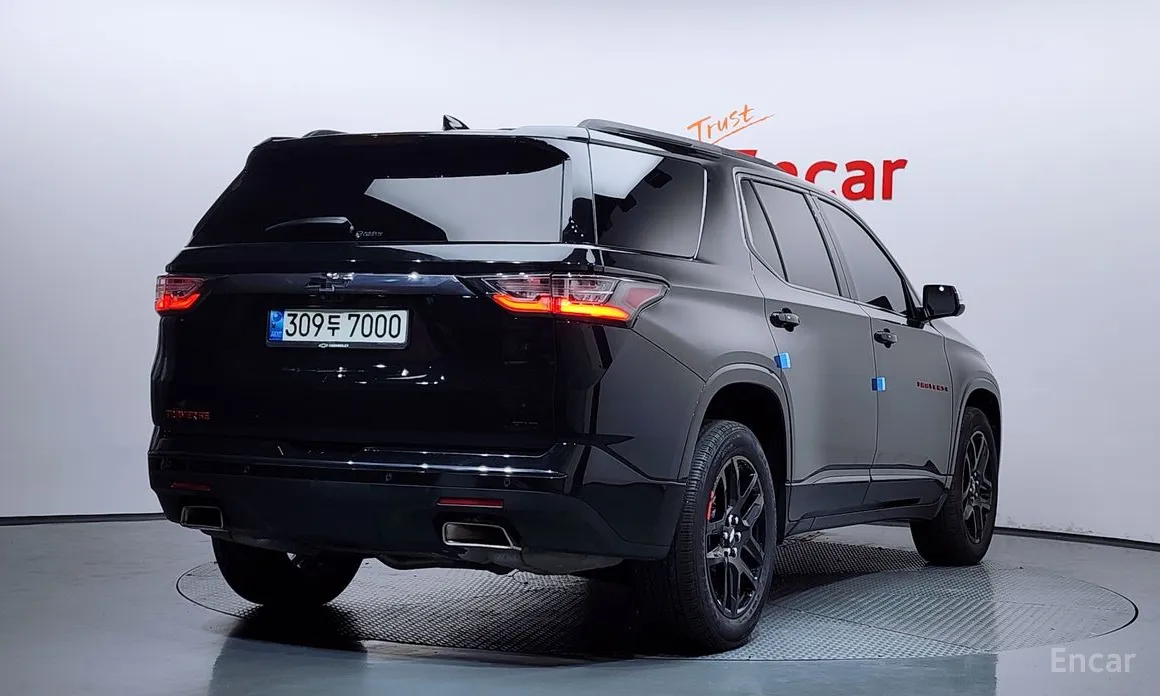 Photo 2 - Chevrolet Traverse