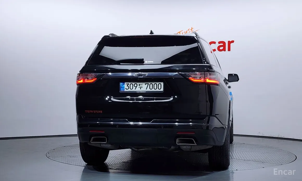 Photo 4 - Chevrolet Traverse