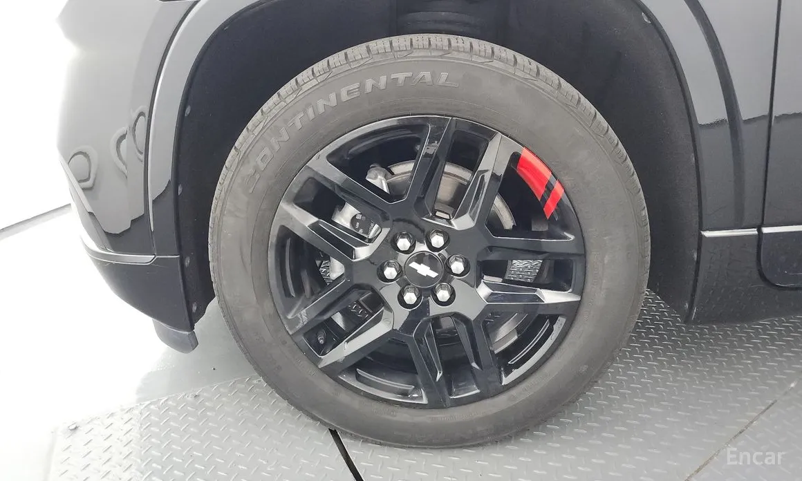 Photo 5 - Chevrolet Traverse