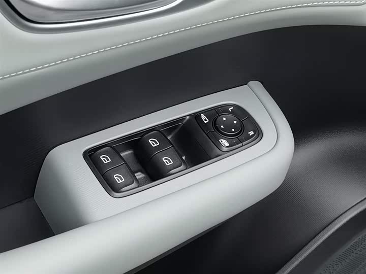 Roewe D6 2025 2025款 450km 尊享版