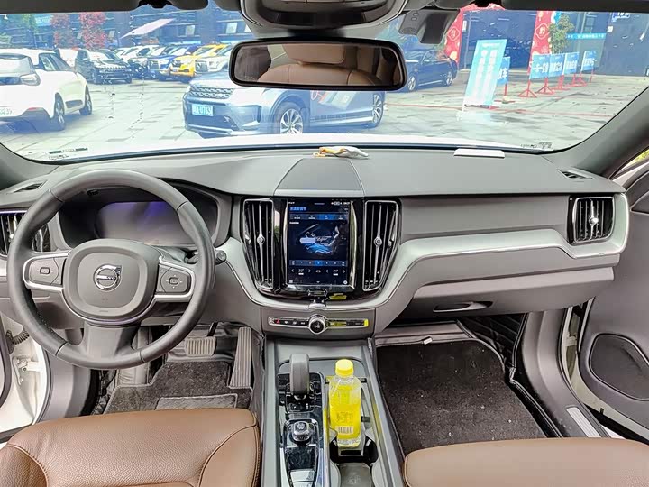 Фото 9 - Volvo XC60