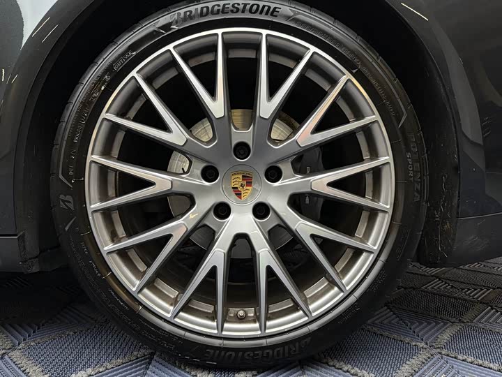 Photo 3 - Porsche Panamera