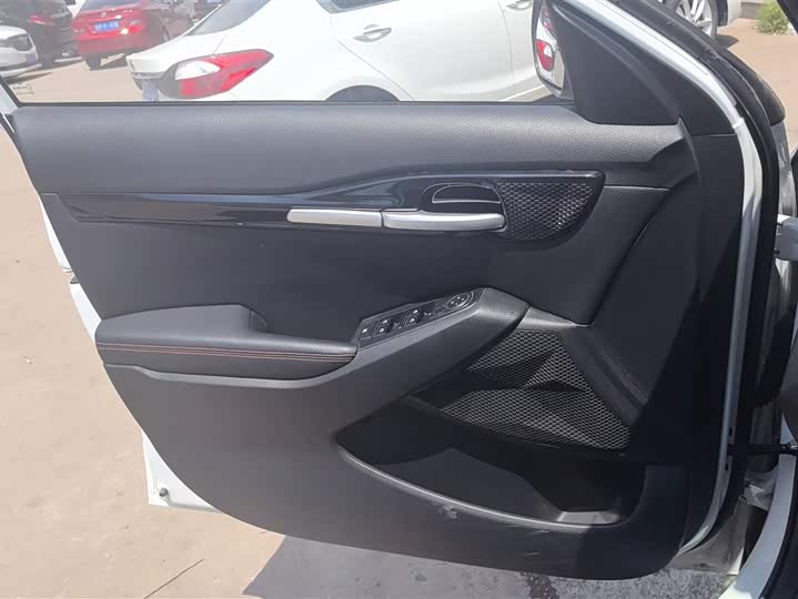 Kia Seltos 2023 2023款 1.5L CVT豪华版