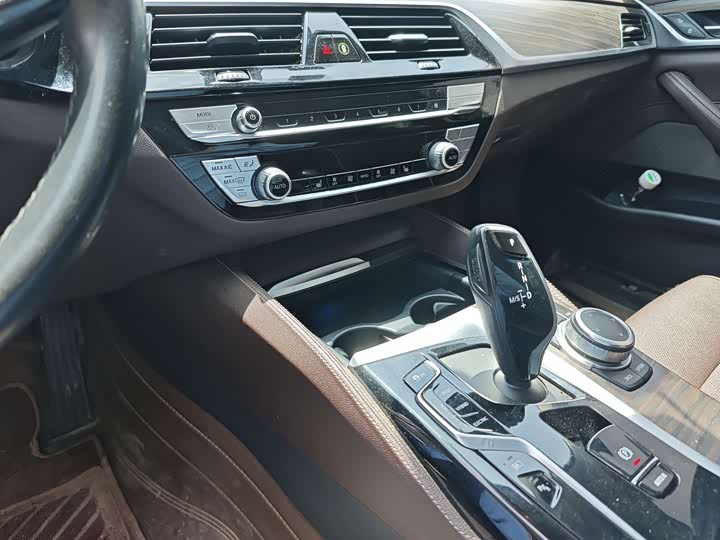 Фото 6 - BMW 5 Series Hybrid
