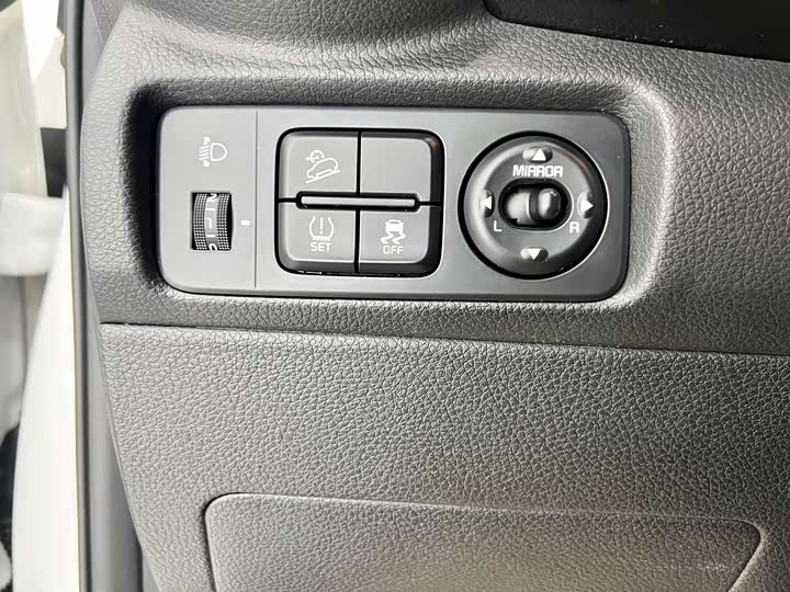 Kia KX1 2021 2021款 1.4L 自动趣享版