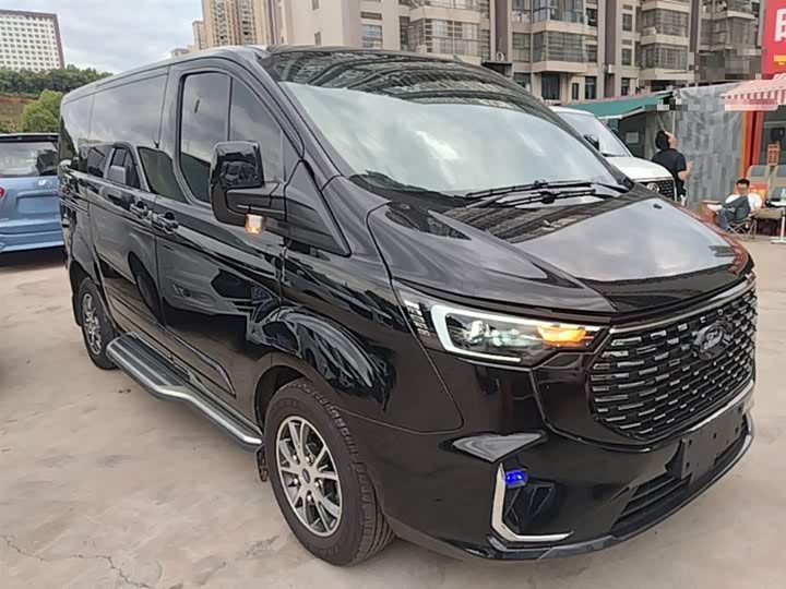 2023 Ford Tourneo