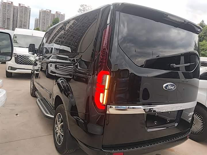 2023 Ford Tourneo