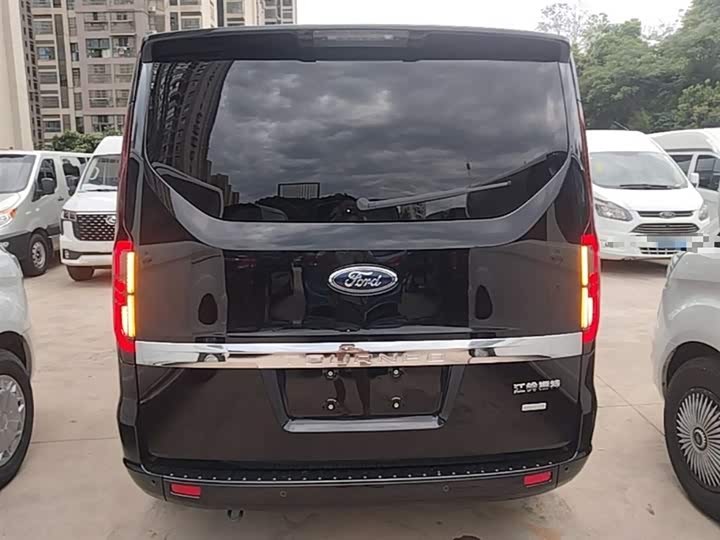Ford Tourneo 2023 2023款 2.0T 自动致享版