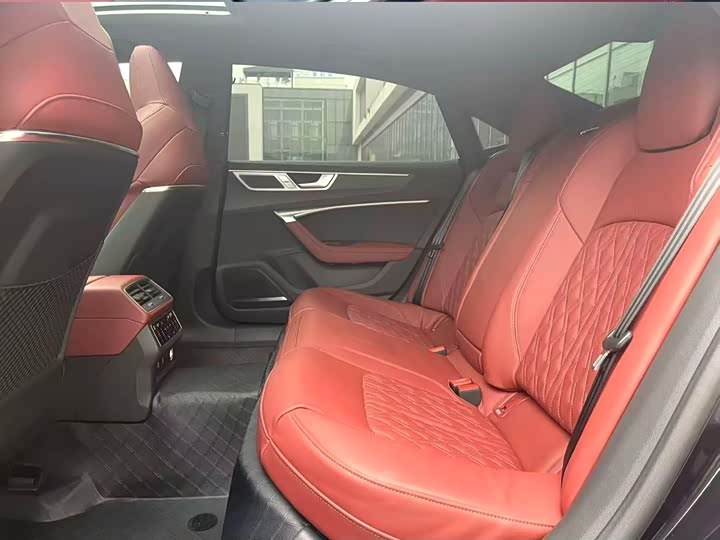 Фото 6 - Audi A7L