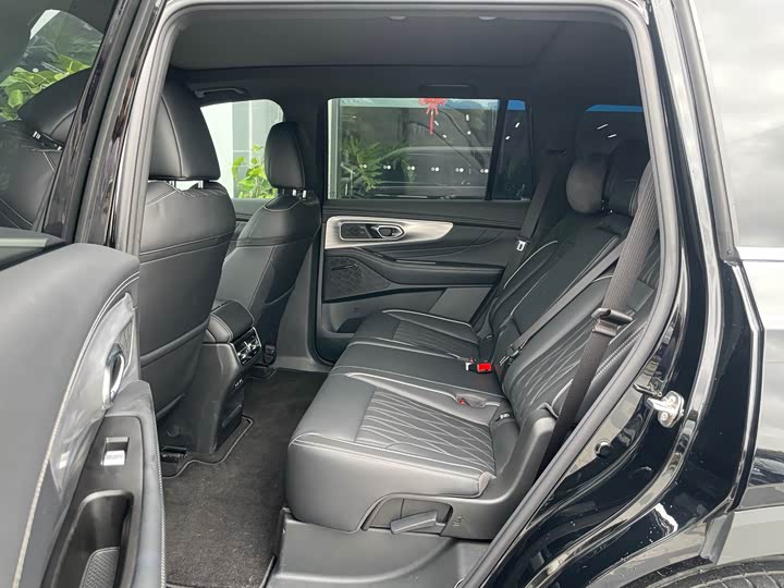 GAC Trumpchi GS8 2025 2025款 领航系列 2.0TGDI 两驱豪华版 5座