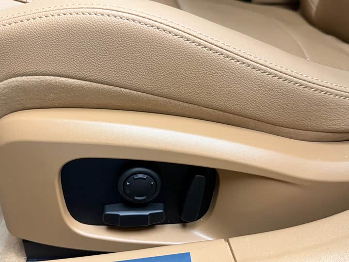 2025 Jaguar XF L
