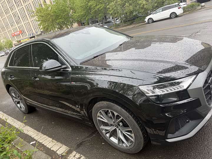 Фото 4 - Audi Q8