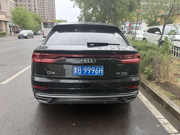 Фото 5 - Audi Q8