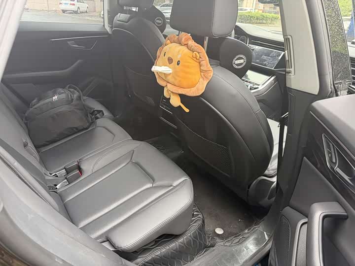 Фото 7 - Audi Q8